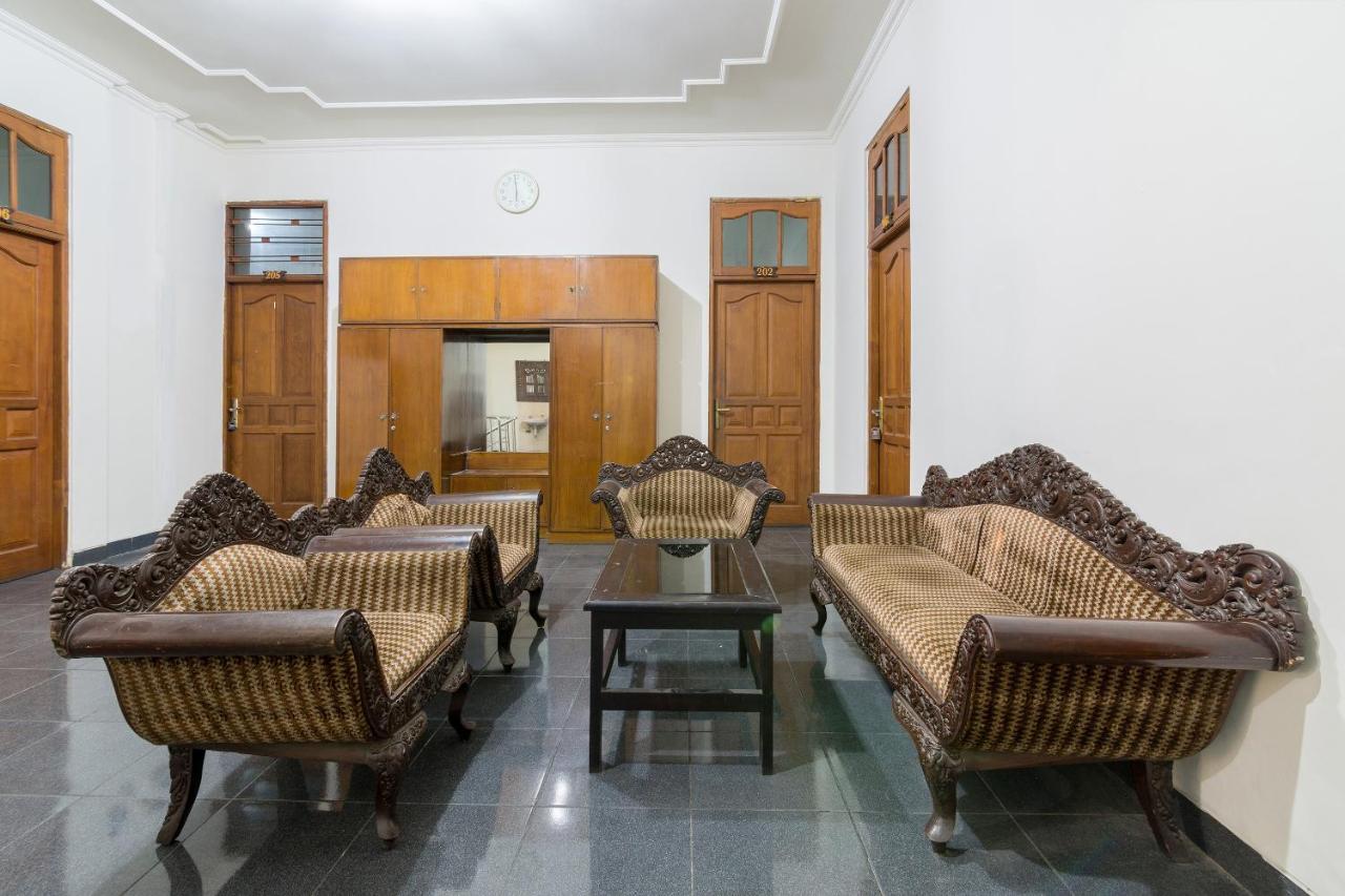 Hotel Reddoorz Near Tugu Yogyakarta Extérieur photo