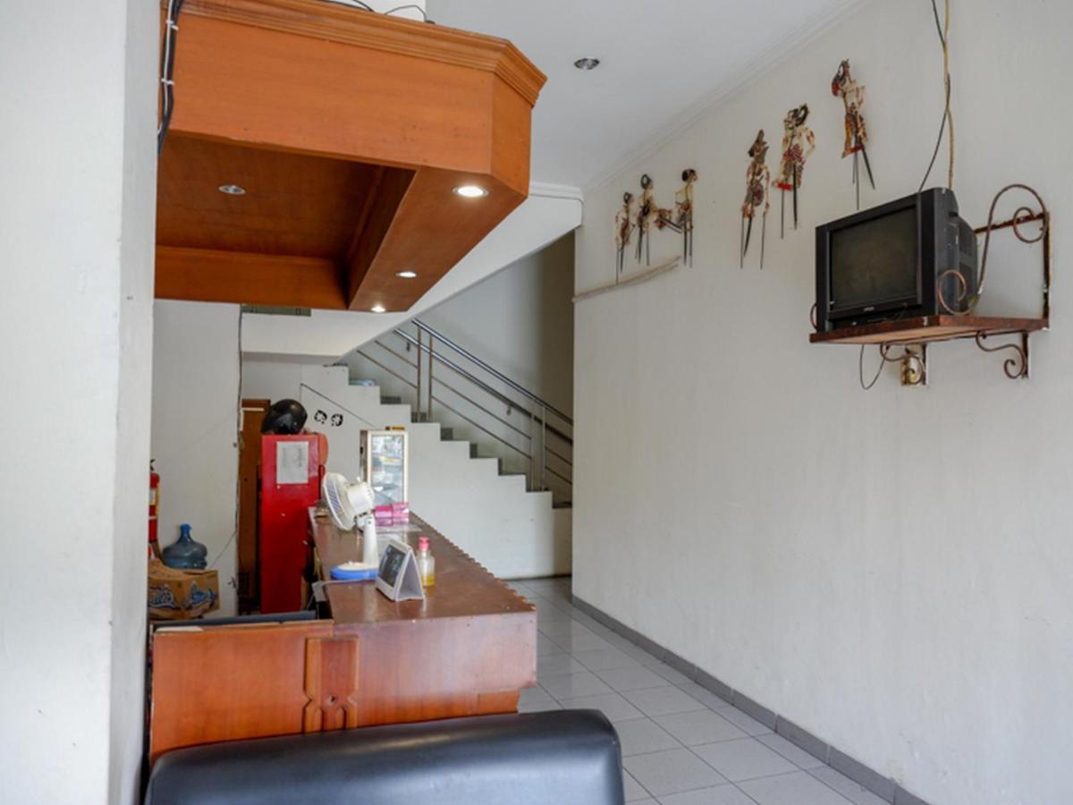 Hotel Reddoorz Near Tugu Yogyakarta Extérieur photo